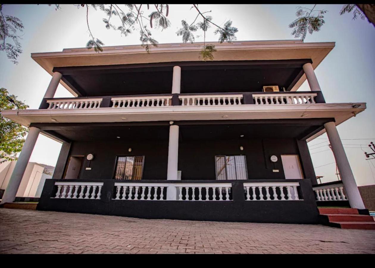 Empyrean Stay Ll 3Bhk Ll Black Horse Villa Ll Ac Ll Private Pool Ll Wifi II Lux Ll Лонавала Экстерьер фото
